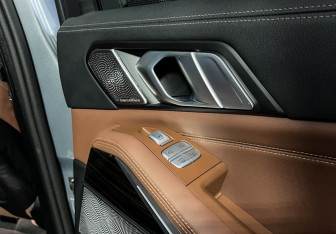 Подержанный автомобиль BMW X7 2024 года (31 фото)