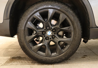 Подержанный автомобиль BMW X5 2012 года (25 фото)