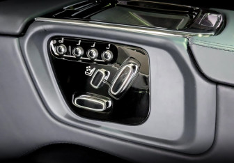 Подержанный автомобиль Jaguar XJ 2017 года (30 фото)