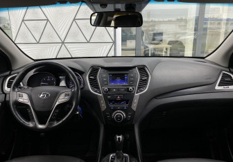 Подержанный автомобиль Hyundai Santa Fe 2017 года (11 фото)