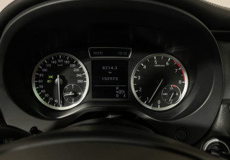 Подержанный автомобиль Infiniti Q30 2016 года (11 фото)