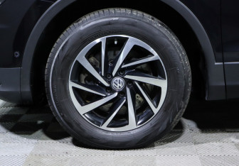 Подержанный автомобиль Volkswagen Tiguan 2018 года (15 фото)