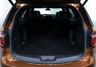 Подержанный автомобиль Ford Explorer 2016 года (17 фото)