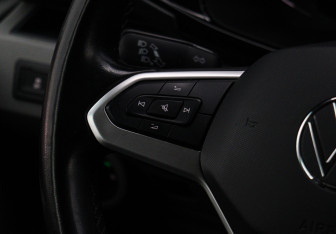 Подержанный автомобиль Volkswagen Caravelle 2021 года (25 фото)