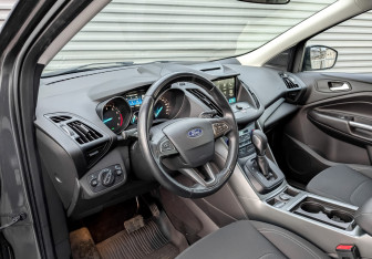 Подержанный автомобиль Ford Kuga 2018 года (16 фото)