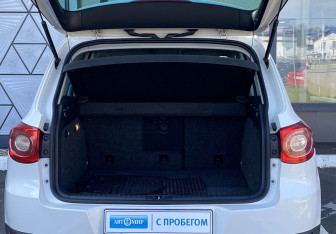Подержанный автомобиль Volkswagen Tiguan 2010 года (10 фото)