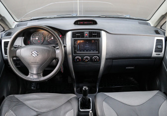 Подержанный автомобиль Suzuki Liana Sedan 2007 года (9 фото)