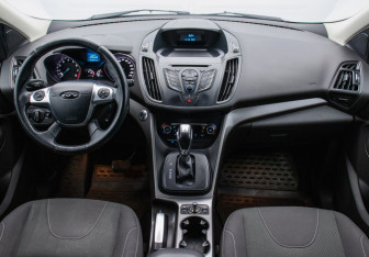 Подержанный автомобиль Ford Kuga 2015 года (13 фото)