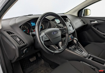 Подержанный автомобиль Ford Focus Hatchback 2018 года (16 фото)