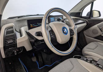 Подержанный автомобиль BMW i3 2018 года (15 фото)
