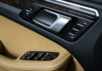 Подержанный автомобиль Porsche Macan 2017 года (17 фото)