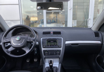 Подержанный автомобиль Skoda Octavia Wagon 2012 года (14 фото)