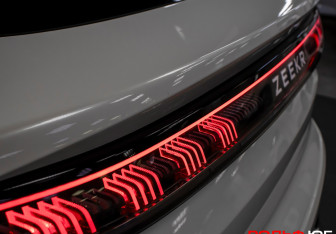 Подержанный автомобиль Zeekr 001 2022 года (25 фото)