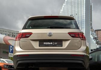 Подержанный автомобиль Volkswagen Tiguan 2017 года (23 фото)