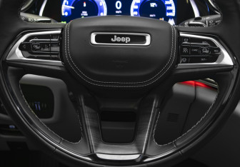 Подержанный автомобиль Jeep Grand Cherokee 2022 года (11 фото)