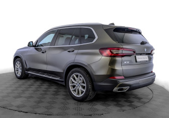 Подержанный автомобиль BMW X5 2020 года (7 фото)