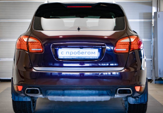 Подержанный автомобиль Porsche Cayenne 2011 года (5 фото)