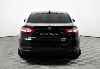 Подержанный автомобиль Ford Mondeo Sedan 2017 года (6 фото)