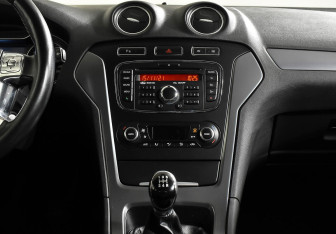 Подержанный автомобиль Ford Mondeo Sedan 2012 года (12 фото)
