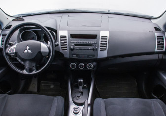 Подержанный автомобиль Mitsubishi Outlander 2008 года (13 фото)