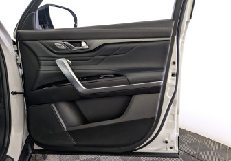 Подержанный автомобиль Changan CS95 2023 года (26 фото)