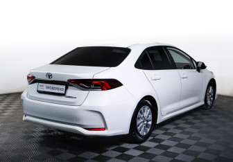 Подержанный автомобиль Toyota Corolla Sedan 2022 года (5 фото)
