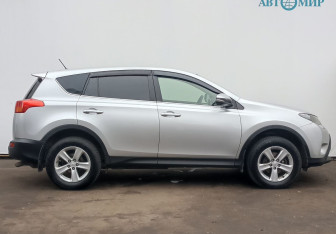 Подержанный автомобиль Toyota RAV4 2013 года (4 фото)