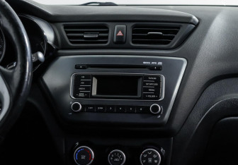 Подержанный автомобиль Kia Rio Sedan 2015 года (8 фото)