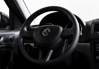 Подержанный автомобиль Skoda Yeti 2018 года (12 фото)