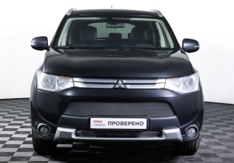 Подержанный автомобиль Mitsubishi Outlander 2014 года (2 фото)