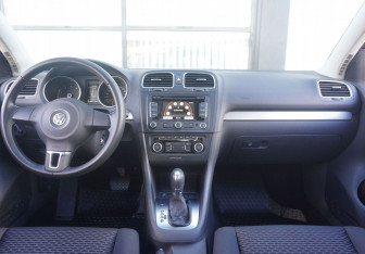 Подержанный автомобиль Volkswagen Golf Hatchback 2011 года (12 фото)