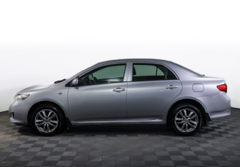 Подержанный автомобиль Toyota Corolla Sedan 2008 года (8 фото)