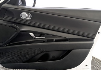 Подержанный автомобиль Hyundai Elantra Sedan 2021 года (25 фото)