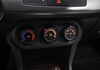 Подержанный автомобиль Mitsubishi Lancer Sedan 2008 года (13 фото)