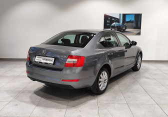 Подержанный автомобиль Skoda Octavia Liftback 2014 года (5 фото)