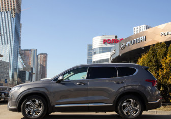Подержанный автомобиль Hyundai Santa Fe 2021 года (6 фото)