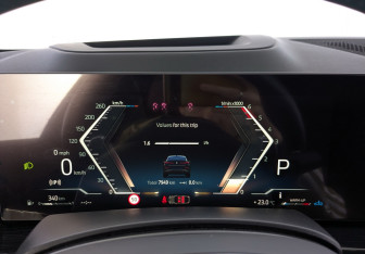 Подержанный автомобиль BMW X6 2025 года (21 фото)