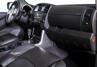 Подержанный автомобиль Nissan Pathfinder 2011 года (12 фото)