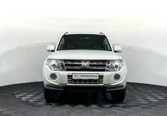 Подержанный автомобиль Mitsubishi Pajero 2012 года (2 фото)