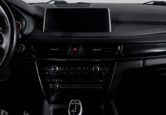 Подержанный автомобиль BMW X6 2016 года (13 фото)