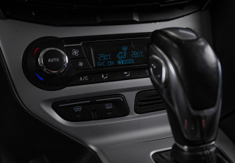 Подержанный автомобиль Ford Focus Hatchback 2012 года (15 фото)