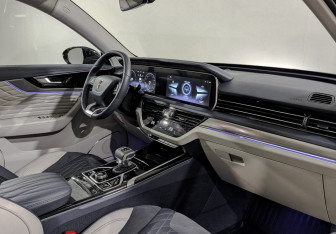 Подержанный автомобиль Hongqi HS5 2024 года (13 фото)