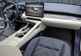 Подержанный автомобиль Zeekr 001 2023 года (11 фото)