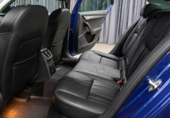 Подержанный автомобиль Skoda Octavia Liftback 2018 года (12 фото)