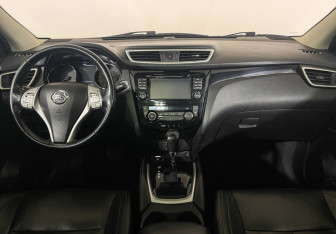 Подержанный автомобиль Nissan Qashqai 2014 года (12 фото)