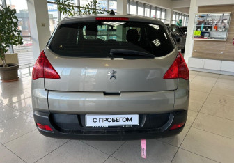 Подержанный автомобиль Peugeot 3008 2012 года (6 фото)