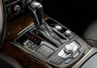 Подержанный автомобиль Audi A6 Sedan 2015 года (16 фото)