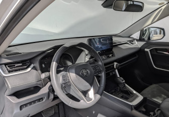 Подержанный автомобиль Toyota RAV4 2024 года (15 фото)
