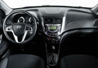 Подержанный автомобиль Hyundai Solaris Hatchback 2012 года (10 фото)