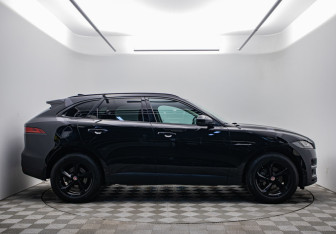 Подержанный автомобиль Jaguar F-Pace 2018 года (4 фото)